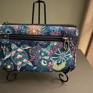 NWOT SakRoots Wristlet/Crossbody Seascape